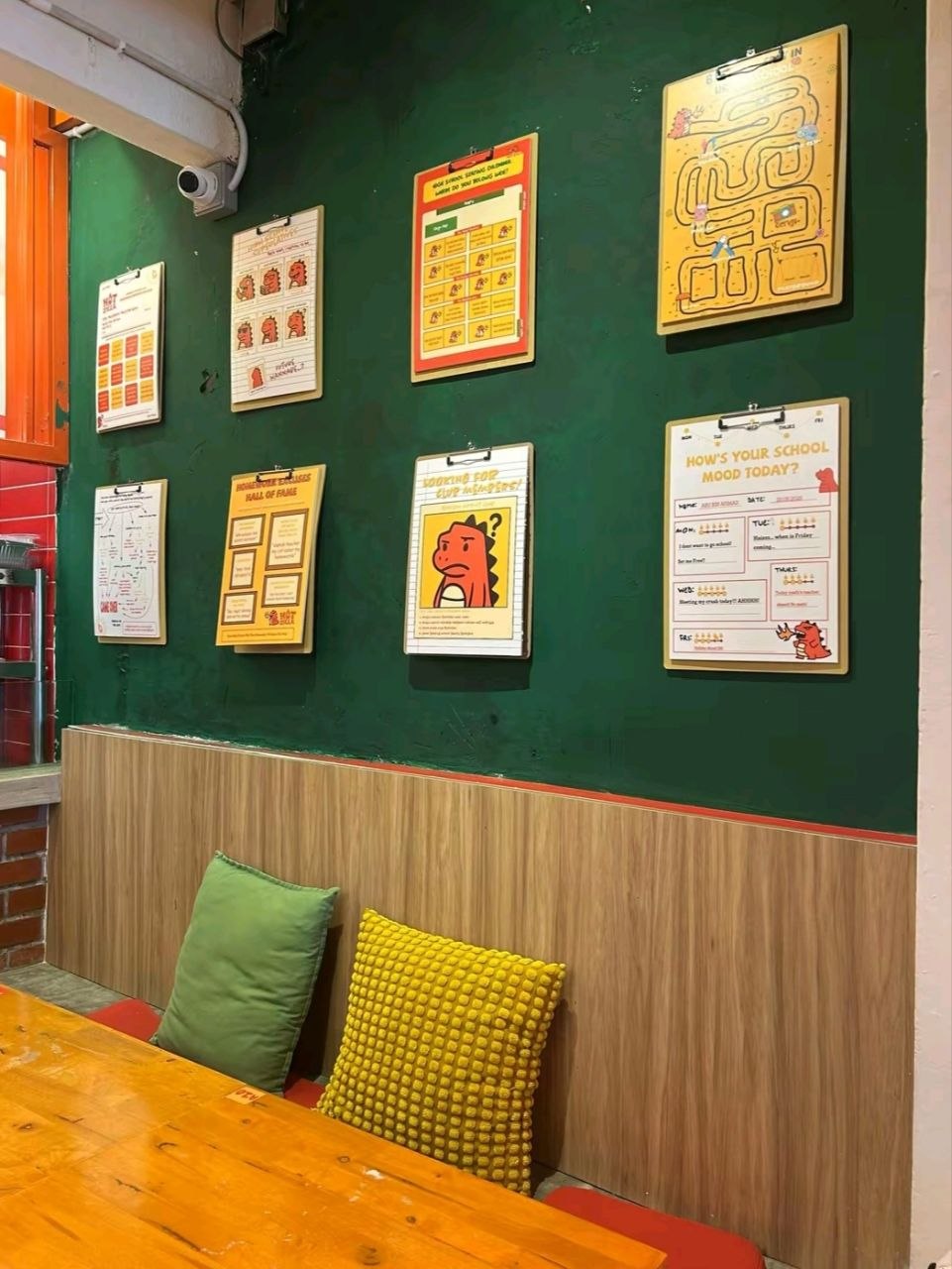 CLASSROOM-INSPIRED DECOR